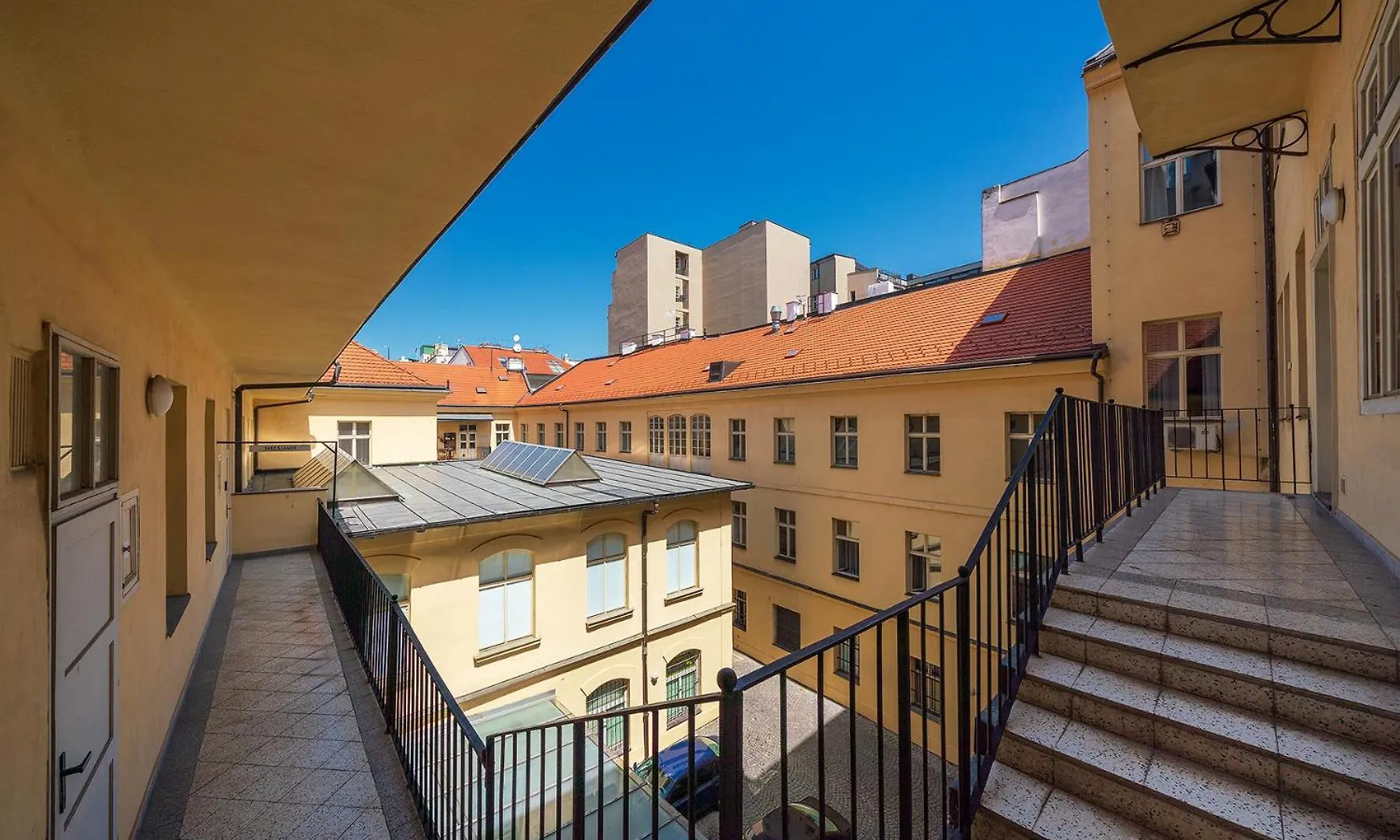 Quiet City Center Apartment In Hip & Foodie Area Prague
