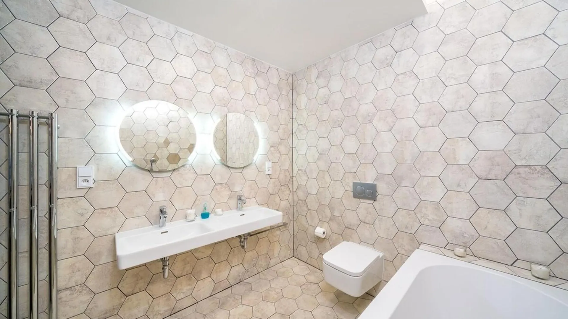Quiet City Center Apartment In Hip & Foodie Area Praag Tsjechië