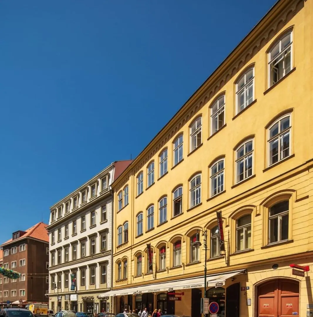 Quiet City Center Apartment In Hip & Foodie Area Praag Tsjechië